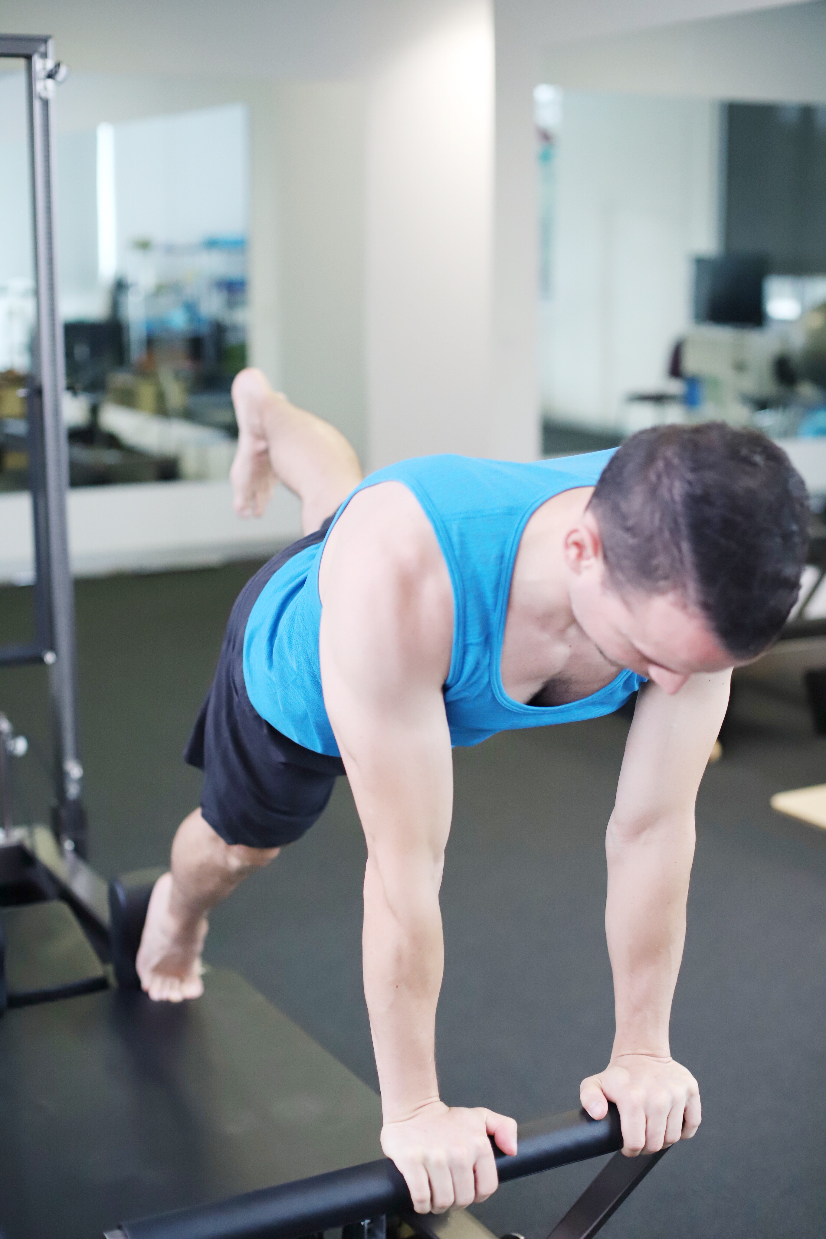 Reformer Scooter Single Leg Lift